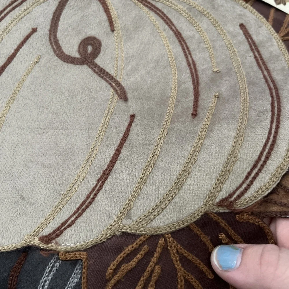 Homewear Pumpkin Centerpiece Velvety Table Runner Leaves Neutrals New 14x36